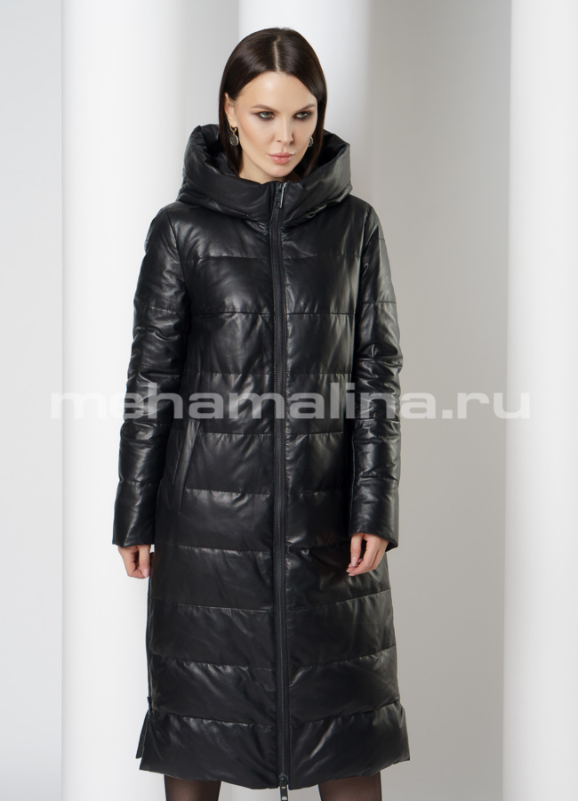 Кожаный пуховик черного цвета на молнии с капюшоном  модель № 181119 меха малина