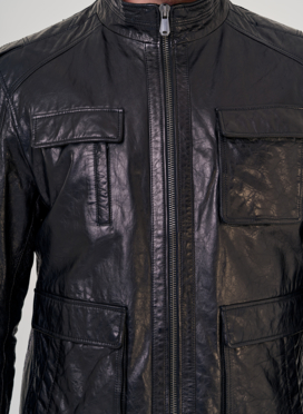 Кожаная куртка с накладными карманами