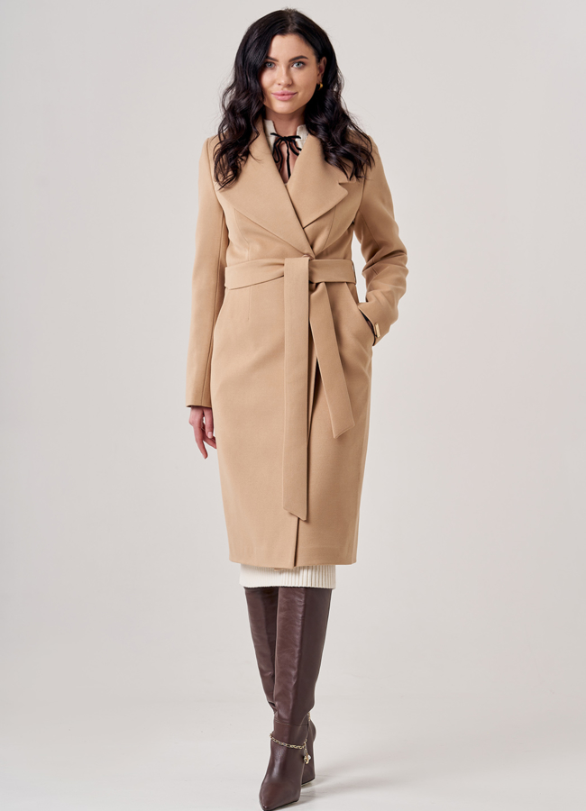 Пальто женское бежевого цвета с поясом модель № 20724 в рассрочку