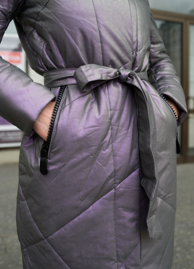 Пуховик из эко кожи фиолетового цвета с капюшоном модель № 18953 универмаг малина