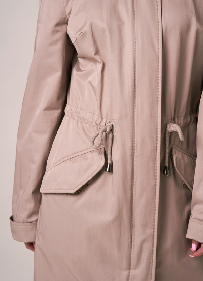 Парка бежевого цвета с мехом из песца модель № 97026 в рассрочку