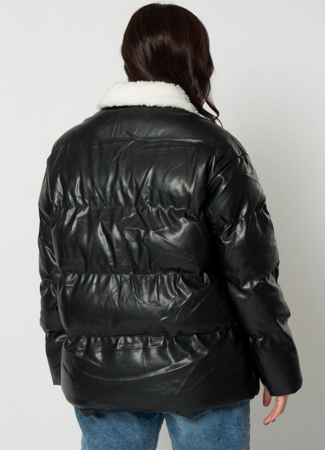 Куртка из эко кожи черного цвета с воротником стойкой модель № 21712 в рассрочку