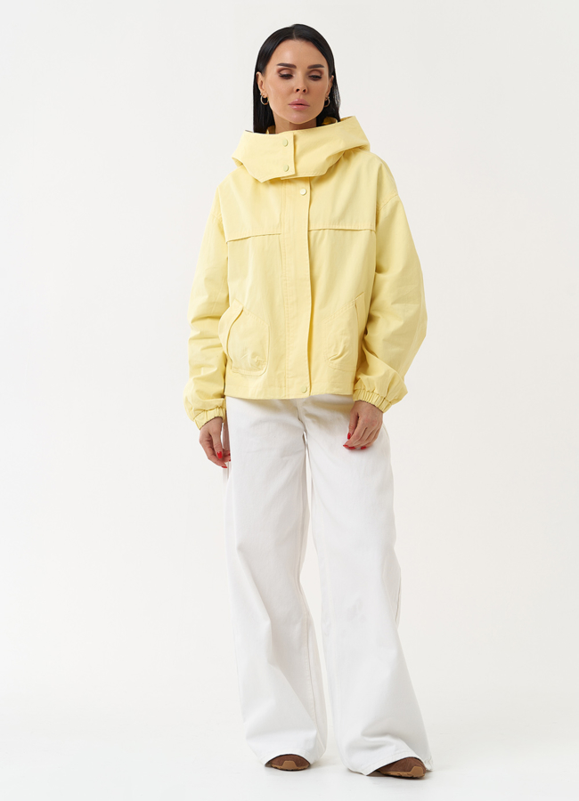 Женская ветровка желтого цвета с капюшоном модель № 30441 в кредит