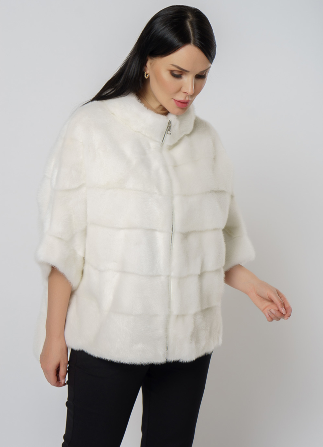 Белая короткая шуба модель № 1210 меха малина