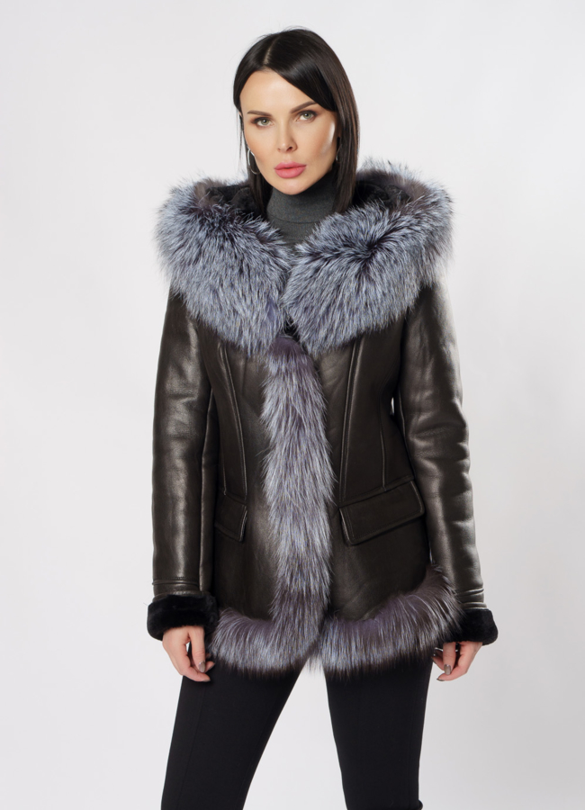 Укороченная дубленка с капюшоном модель № 211 меха малина