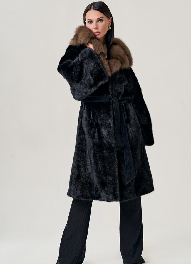 фото Женская шуба с капюшоном из куницы модель № 23096