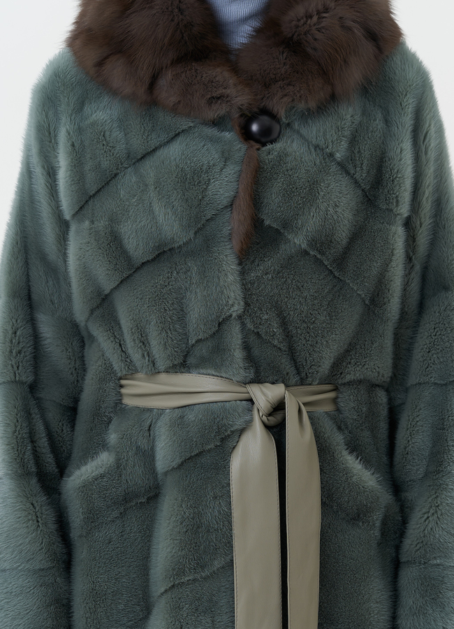 Норковая шуба с капюшоном из меха куницы модель № 27848 универмаг малина