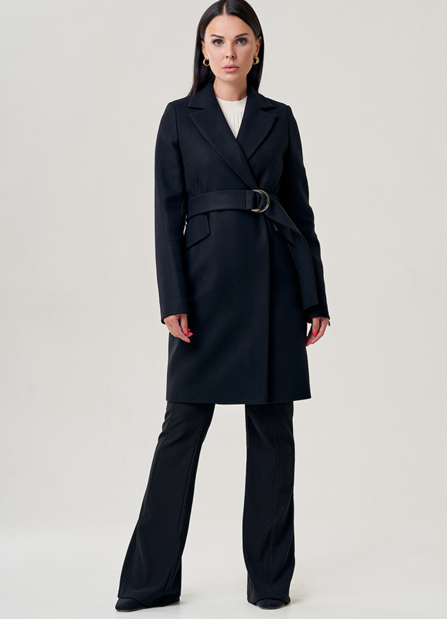 Приталенное женское пальто в черном цвете модель № 22952 в рассрочку