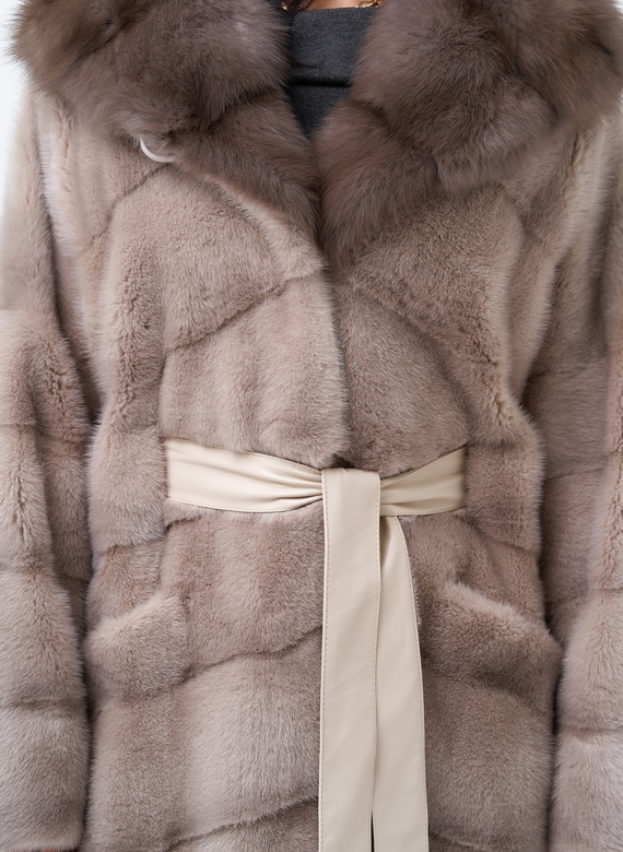 Длинная шуба из норки с капюшоном