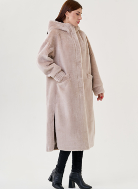 Длинное пальто из эко меха