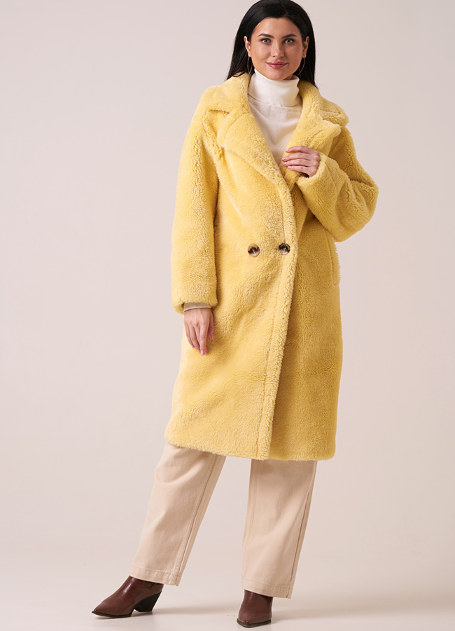 Пальто из эко меха желтого цвета с английским воротником  модель № 8257 меха малина