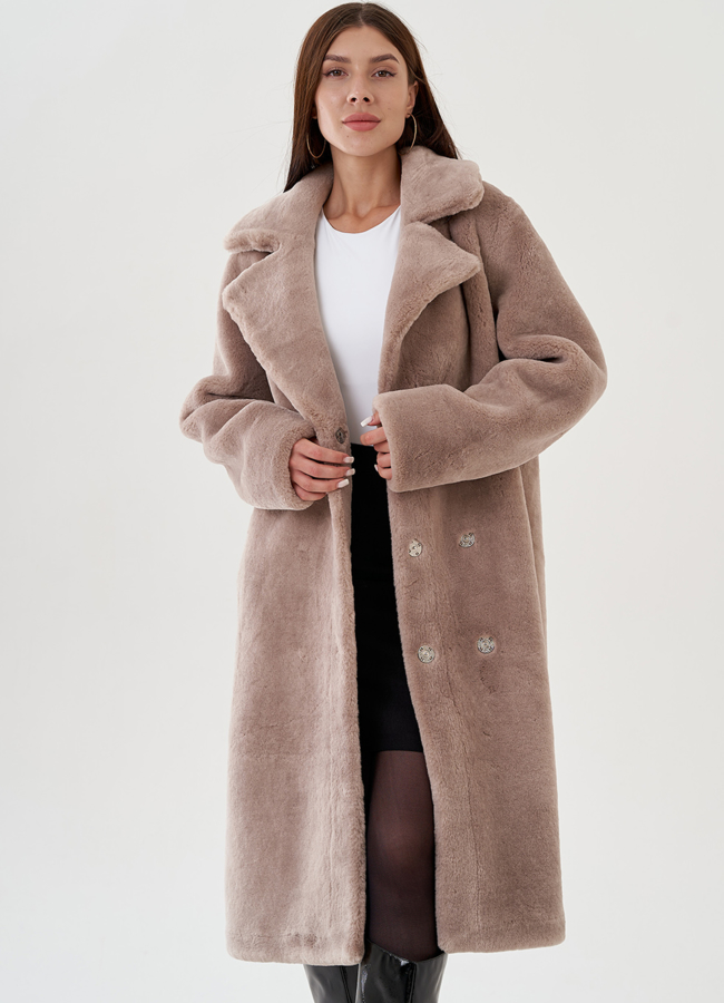 Пальто из эко меха в бежевом цвете модель № 25353 меха малина