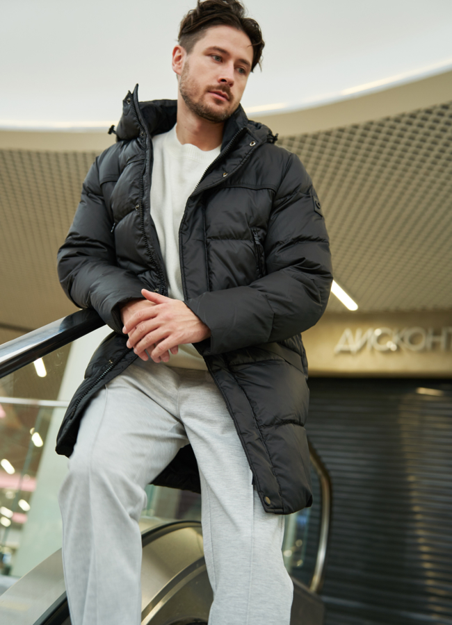 Пуховик мужской черного цвета с капюшоном  модель № 79149 в кредит