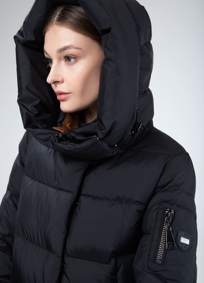 Женский пуховик с капюшоном  модель № 25796 универмаг малина