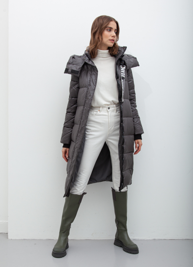 Женский пуховик в сером цвете с капюшоном модель № 21081 универмаг малина