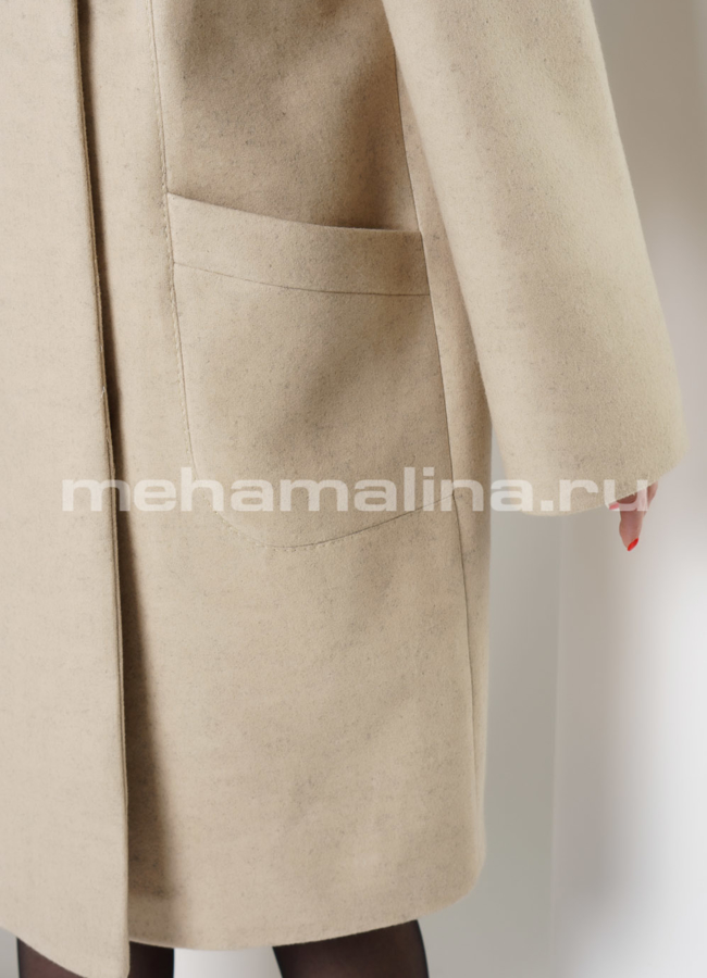 Пальто бежевого цвета со стойкой и накладными карманами модель № 465 в рассрочку