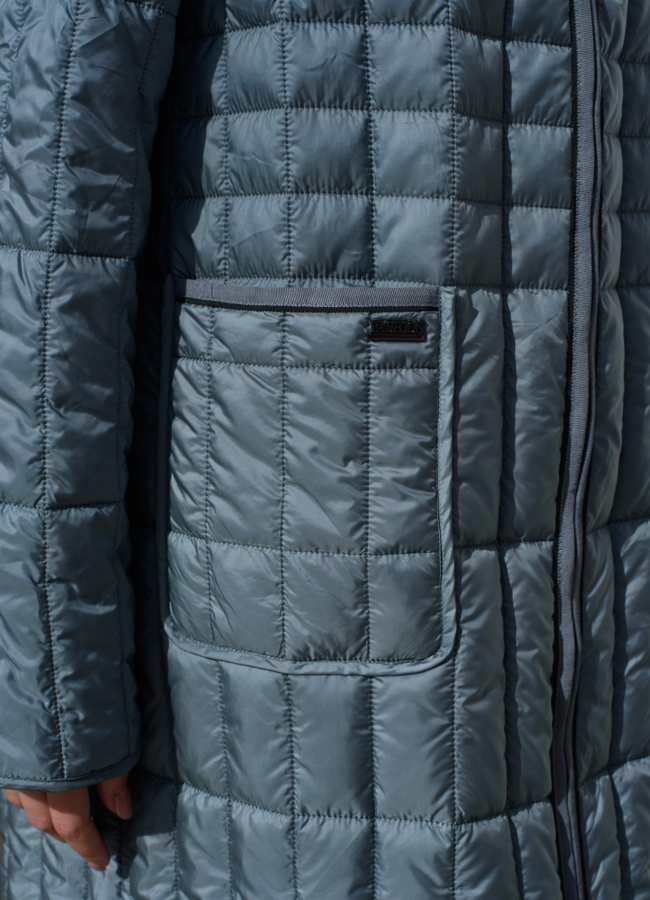 Плащ серого цвета с капюшоном  модель № 22583 универмаг малина