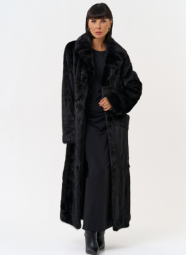 Длинная шуба из меха норки в черном цвете Длинная шуба из меха норки в черном цвете