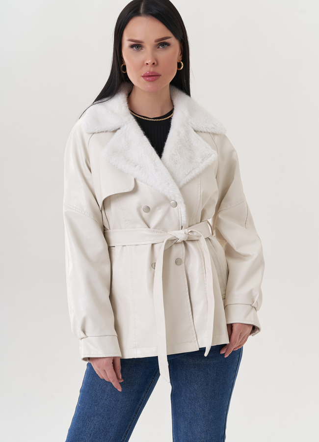 фото Жакет белого цвета с эко мехом модель № 26847