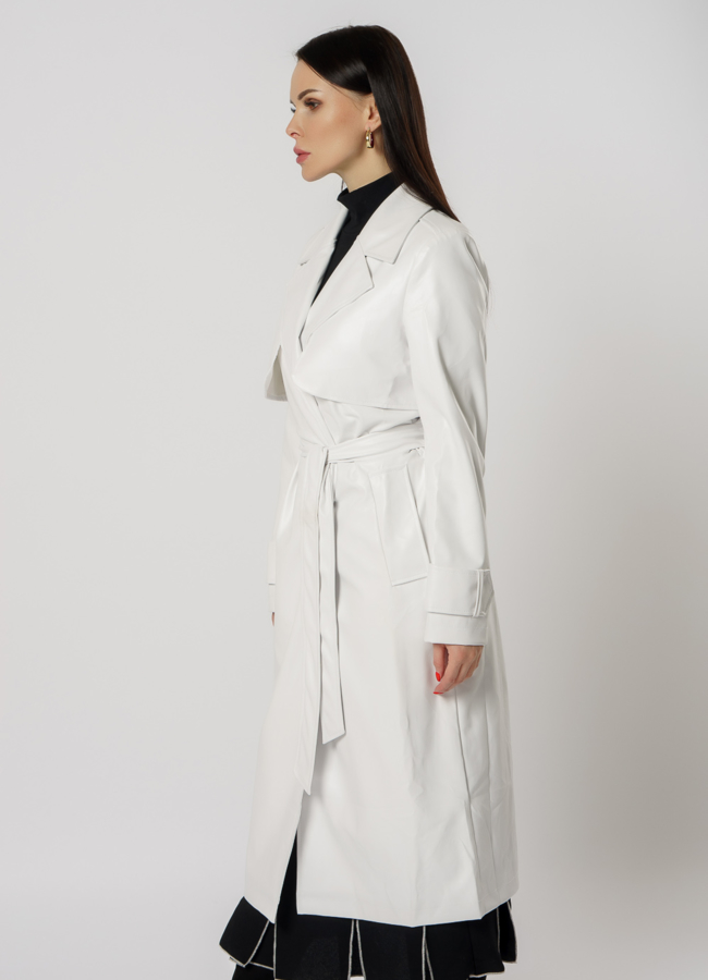 Плащ женский из эко кожи белого цвета модель № 03 в кредит