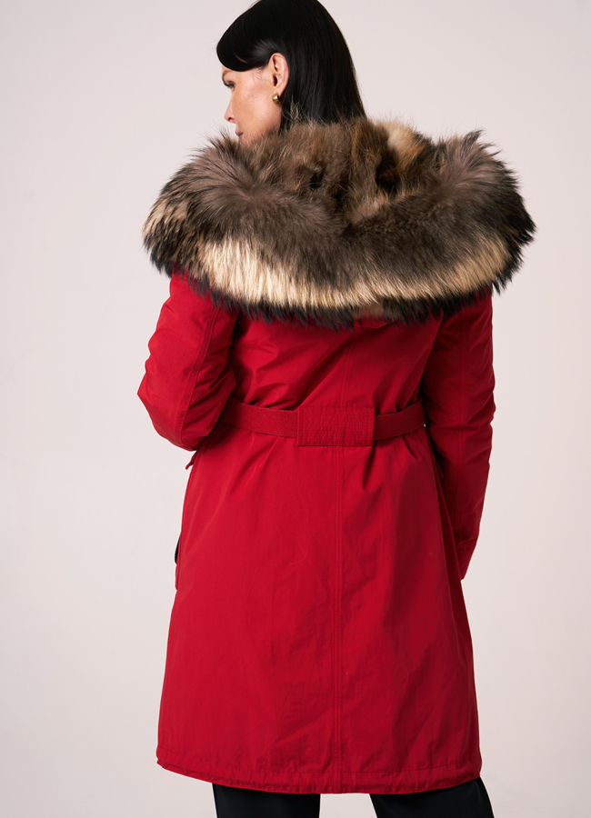 фото Женская парка красного цвета модель № 12019