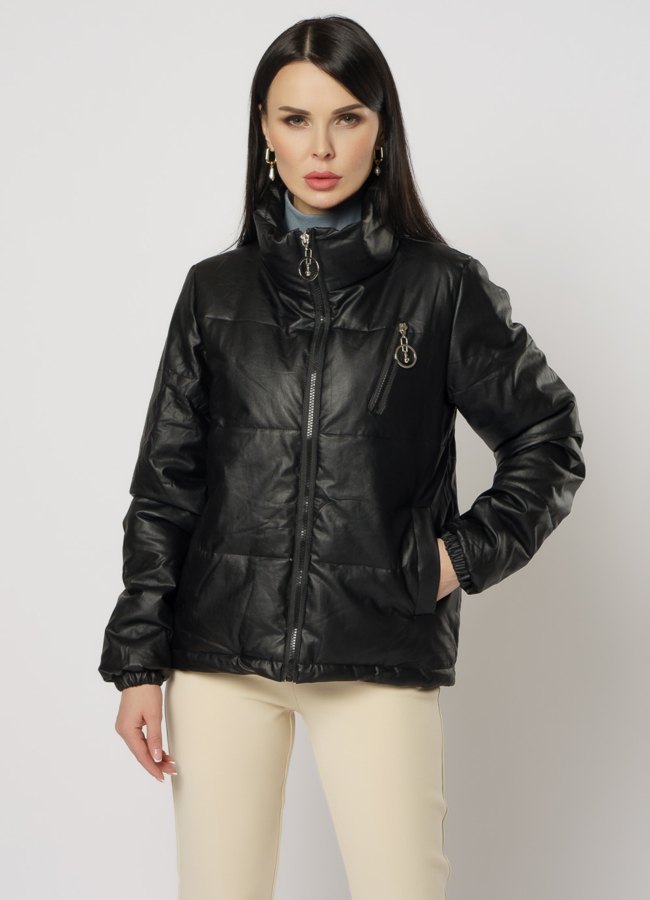 Женская куртка из эко кожи черного цвета модель № 20781 меха малина