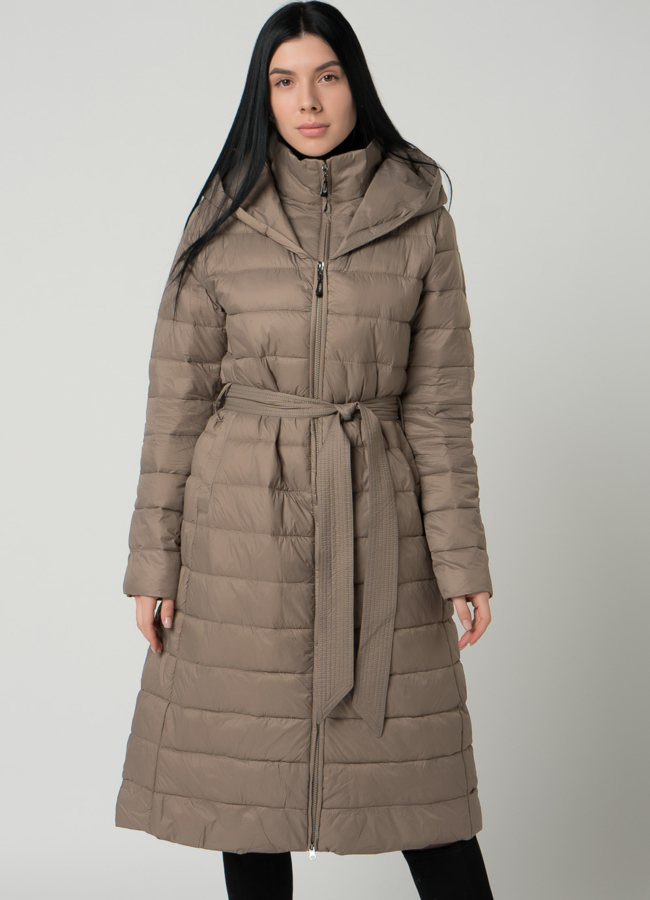 Пальто женское приталенное бежевого цвета модель № 22328 меха малина