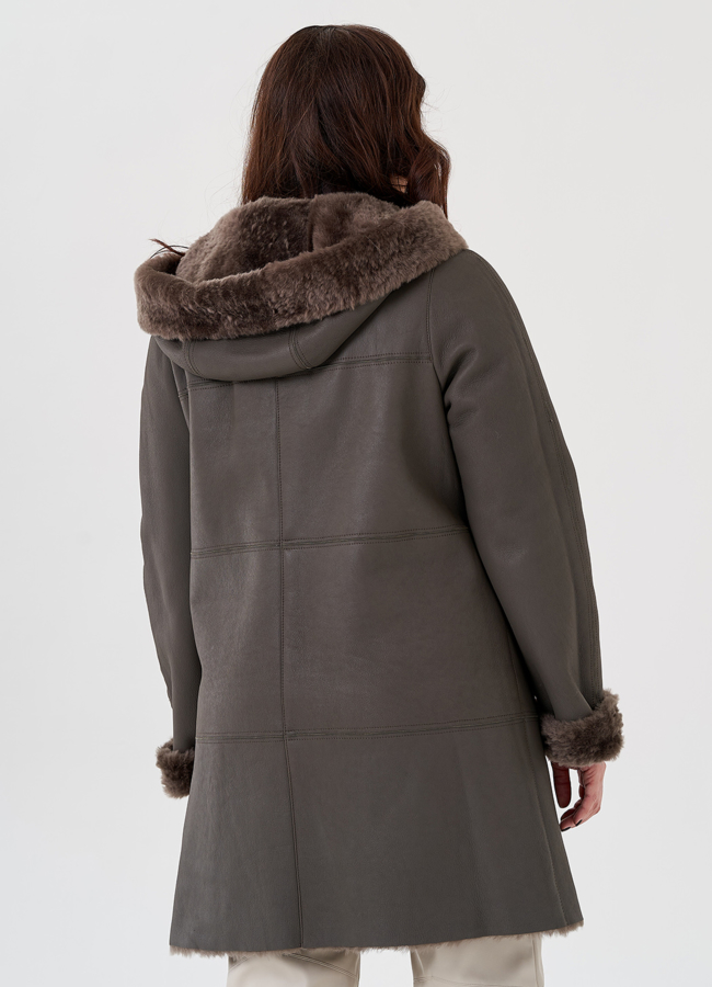 Женская дубленка  капюшоном модель № 23877 универмаг малина