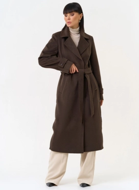 Женское пальто с английским воротником