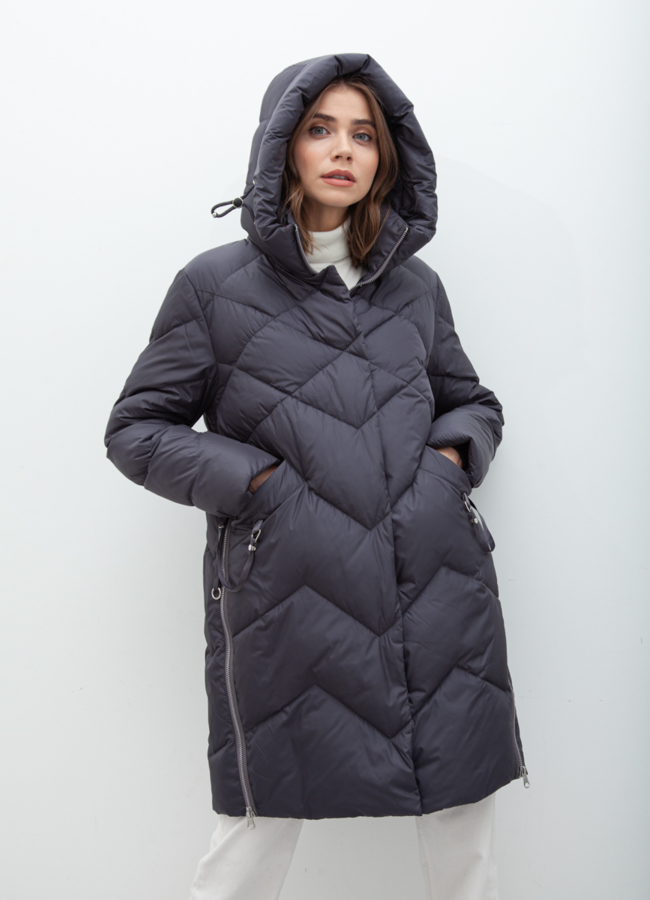 Пуховик женский серого цвета с капюшоном модель № 21051 меха малина