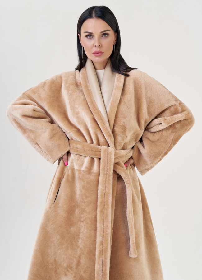 Двухсторонняя женская дубленка бежевого цвета  модель № 23246 универмаг малина