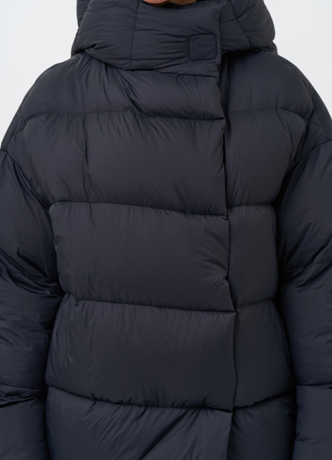 Женский пуховик с капюшоном  модель № 28969 универмаг малина