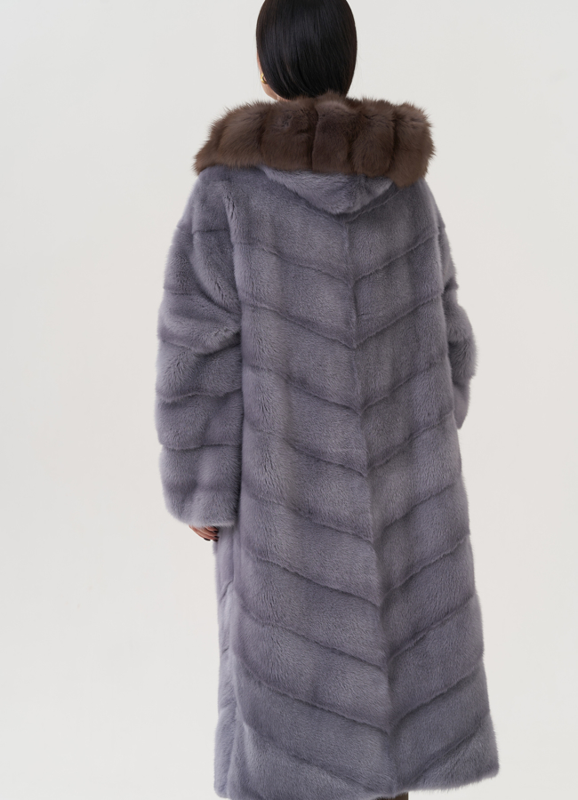 фото Шуба из норки с капюшоном из куницы  модель № 25300