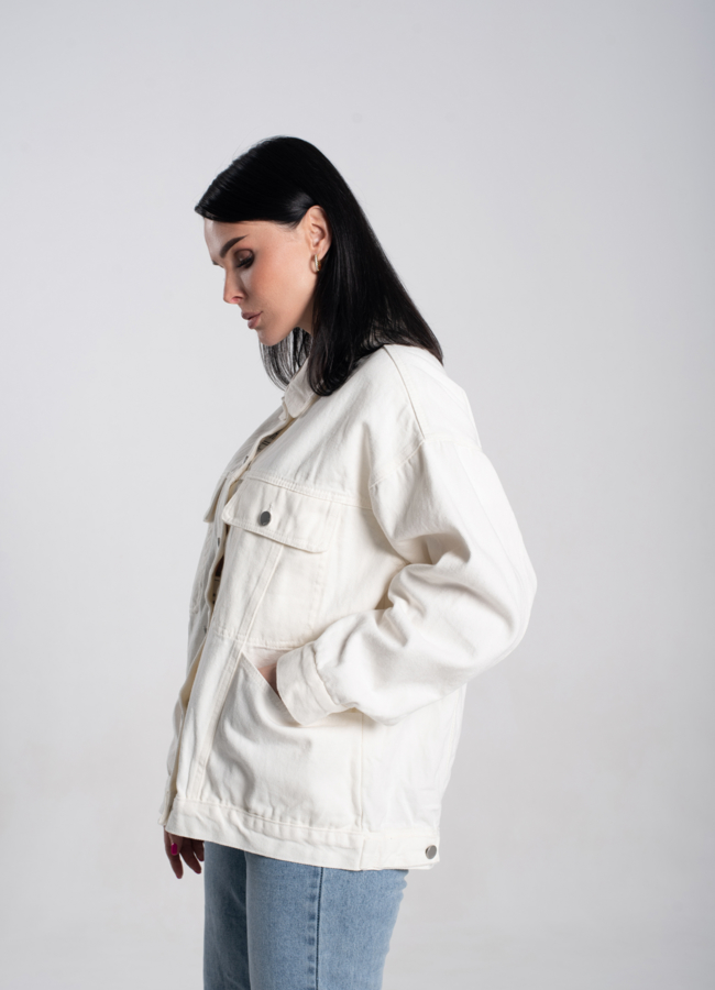 Куртка джинсовая  белого цвета  модель № 24568 в рассрочку