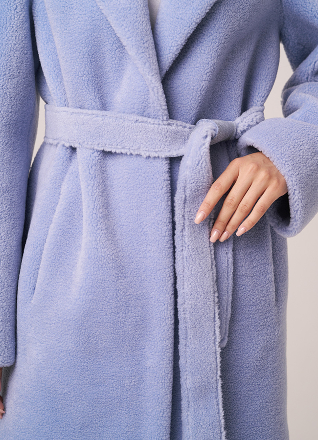 Шуба из эко меха с поясом голубого цвета модель № 2030 в рассрочку