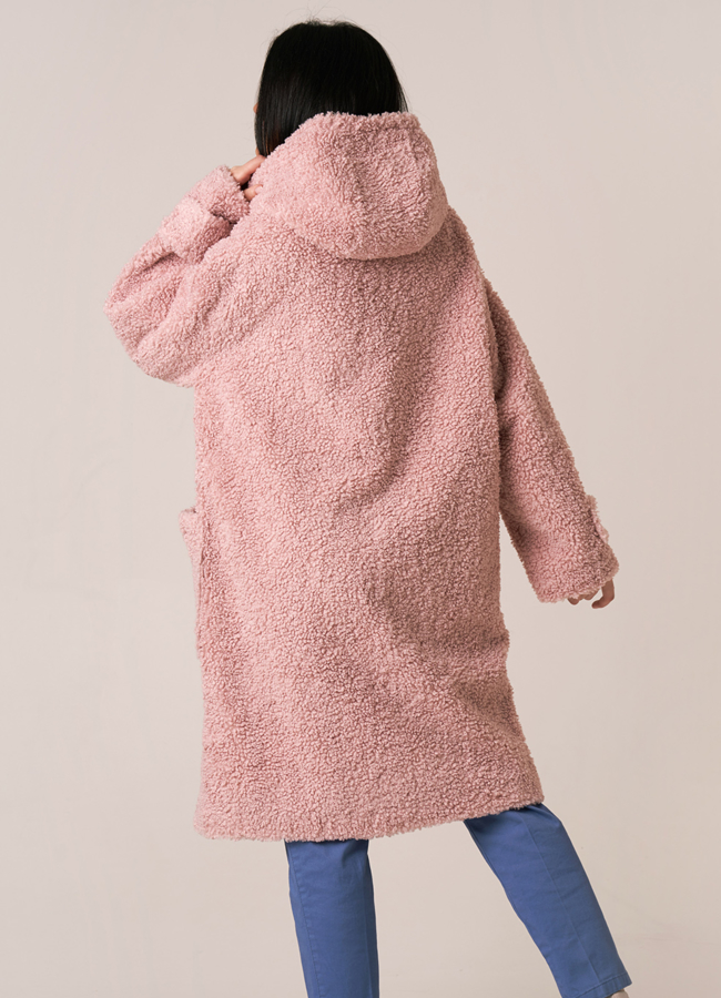 фото Шуба из овечьей шерсти розового цвета с капюшоном модель № 23243