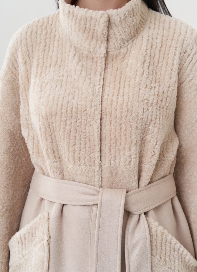 Светлая двухсторонняя эко дубленка модель № 26732 в рассрочку