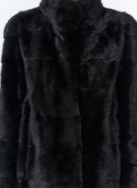 Укороченная норковая шуба с воротником стойкой черного цвета 