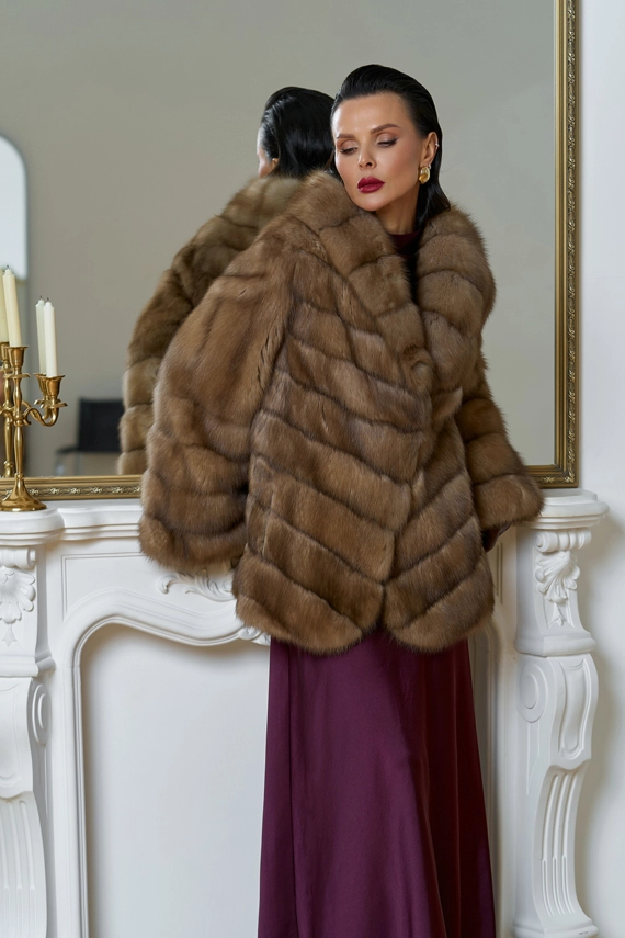 Женская шуба из куницы с воротником шаль