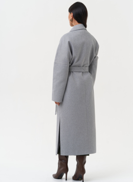 Женское пальто с английским воротником
