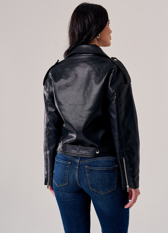 Куртка из эко кожи черного цвета модель № 2122 универмаг малина