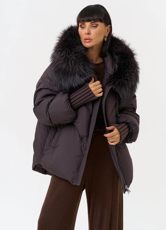 Женский пуховик с капюшоном из меха чернобурки модель № 31536 меха малина Женский пуховик с капюшоном из меха чернобурки модель № 31536 меха малина
