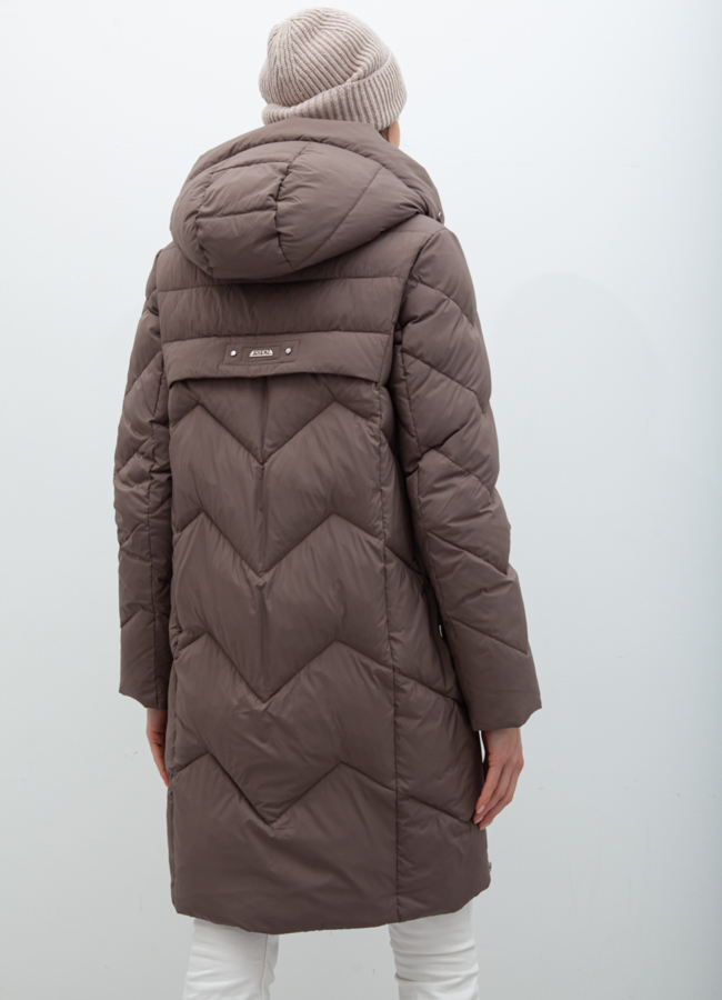 фото Пуховик женский бежевого цвета модель № 21048