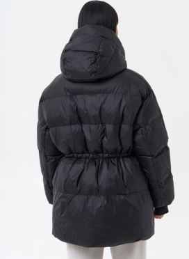 Женский пуховик черного цвета