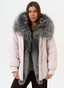 Женский пуховик с отделкой из меха чернобурки