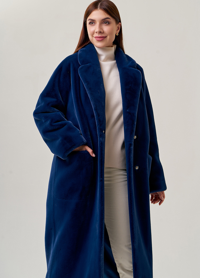 Длинное пальто из искусственного меха с английским воротником модель № 23189 универмаг малина