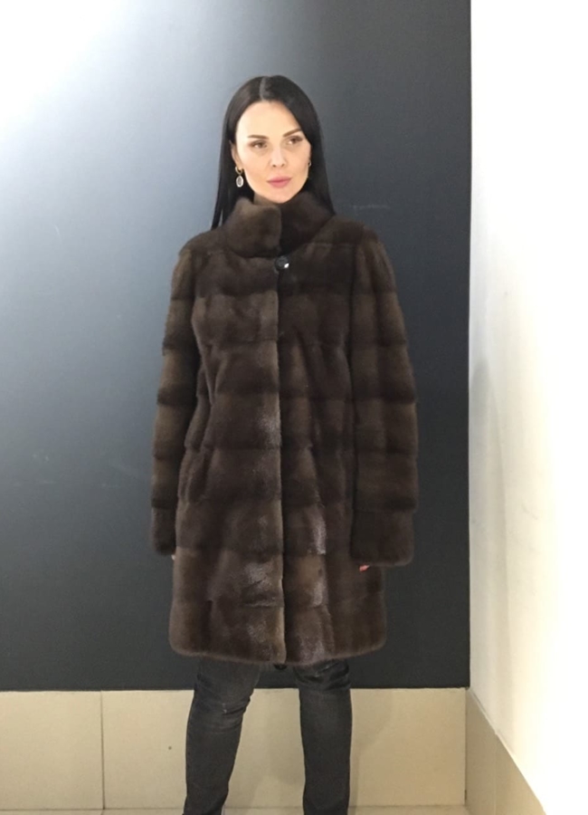 Шуба из норки в поперечной раскладке модель № S-753 меха малина