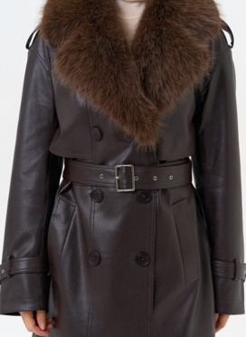 Женское утепленное пальто из экокожи с воротником из эко меха Женское утепленное пальто из экокожи с воротником из эко меха