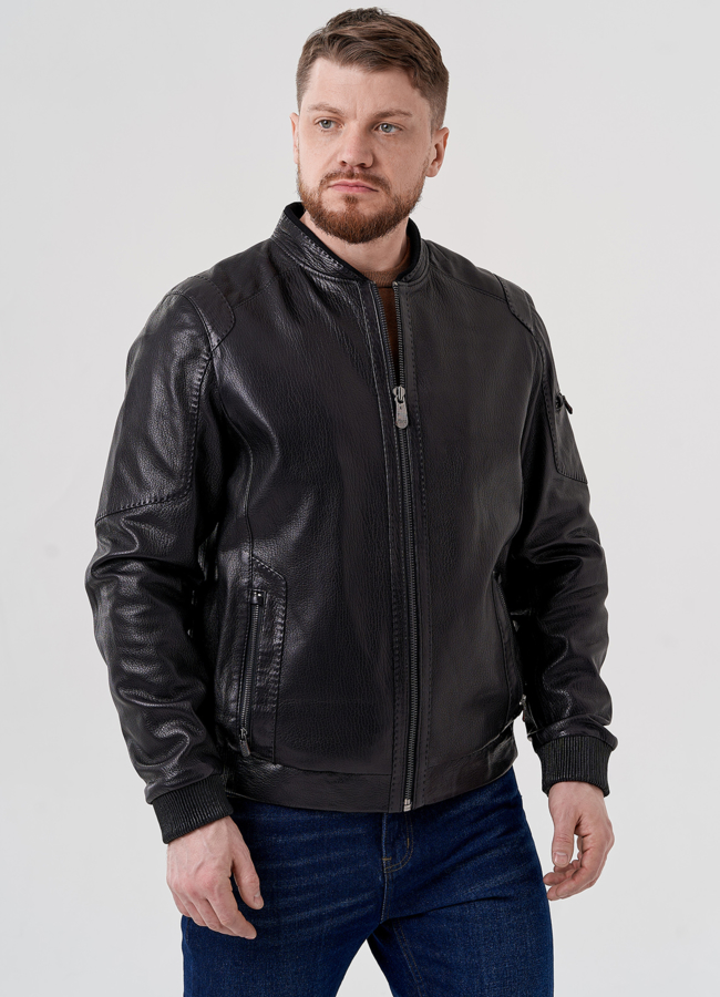 Куртка бомбер черного цвета  модель № 24398 меха малина