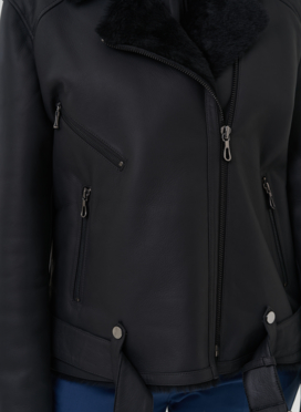 Женская дубленка черного цвета